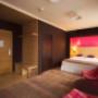 Comfort room with queen room