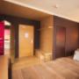 Comfort room with queen bed