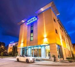 Bacero. Hotel