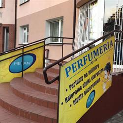 Emilia. Perfumeria firmy Refan