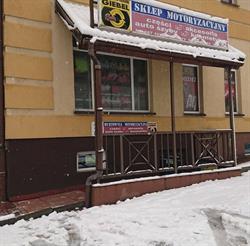 Giebel I. Sklep motoryzacyjny