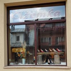 Ciżemka. Sklep obuwniczy. Kilar T.
