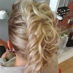 Beata. Salon Fryzjerski. Stawowczyk B.