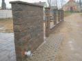 ogrodzenia-murki z gotowych elementów betonowych i siatki