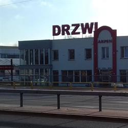 Akbud/Akpen. Drzwi, Okna, Bramy