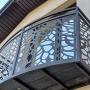 Balkon zewnętrzny na elewacji