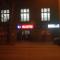 Widok nocą z zewnątrz