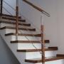 schody drewniane  z balustradą ze stali