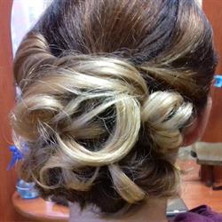 Viola. Salon Fryzjerski. Violetta Bednorz