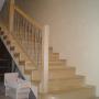 Schody drewniane jesionowe na betonie