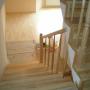 Schody drewniane jesionowe z balustradą drewnianą