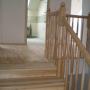 Schody drewniane jesionowe z balustradą drewnianą