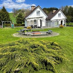 DOMKI NAD STAWEM
