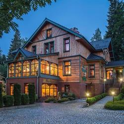 JUSTYNA LANZING - HOTEL MAGNES