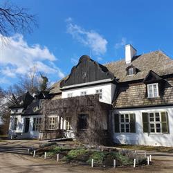 MUZEUM ZIEMI ŚREDZKIEJ DWÓR W KOSZUTACH