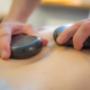 masaż gorącymi kamieniami