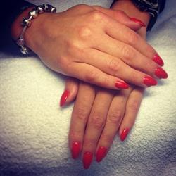 MANICURE PEDICURE