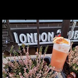 PUB LONDON KAMIL SAWICKI