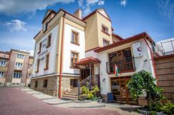 Fryderyk. Hotel