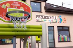 NIEPUBLICZNE PRZEDSZKOLE KOLOROWE KREDKI