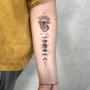 ally-alien-mikrorealizm-dotwork-fazy-ksiezyca-tatuaz-na-przedramieniu-wroclaw