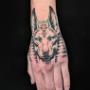 sokol-tatuaz-dlon-anubis-realistyczny-wrocaw