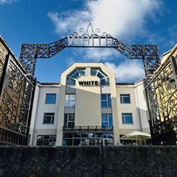 "White Hotel" Jan Romaniuk