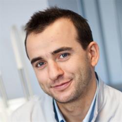 kuszczak clinic - dr n. med. Tomasz Kuszczak dentysta, stomatolog, periodontolog, implantolog