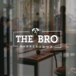 Stylowy Brodacz Barber w The Bro Barbershop