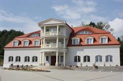 Dwór Maria Antonina- hotel, restauracja, jeździectwo