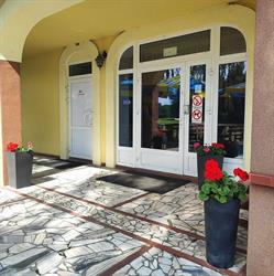 Stacja Paliw i Bar Złota Kropla, Sklep, Noclegi