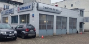 Widok od głównej bramy wjazdowej