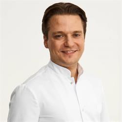 Przeszczep włosów FUE Warszawa - Dr Piotr Turkowski