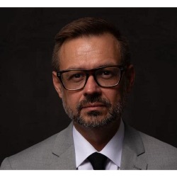 Adwokat Maciej Lenart