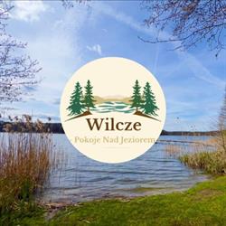 WILCZE POKOJE NAD JEZIOREM