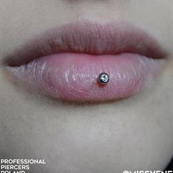 MISSVENFLON PIERCING