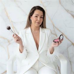 Delfina makeup world