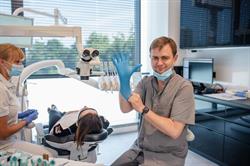 lek. dent. Mateusz Chojnicki, Stomatolog