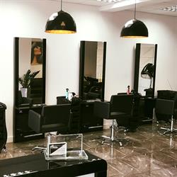 Cosmos. Salon fryzjerski. Nadolna M.
