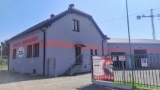 na zewnętrz