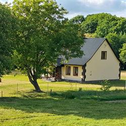 PRZYSTANEK nowEKOprzywno - Żółty Domek Pod Kasztanem
