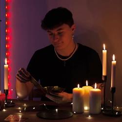 Tarocista Kamil - Tarot, wróżby, kamienie naturalne, runy.