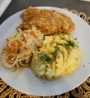 Schab po parysku z ziemniakami i świeżą surówką - danie dnia