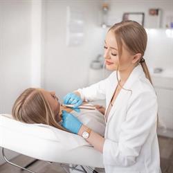 Salon Kosmetyczny Glow Up Studio Gdańsk - Sylwia Chalastra - Zabiegi i Szkolenia
