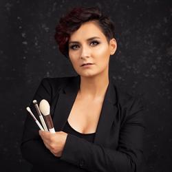 Mona Make Up Artist