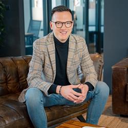 dr n. med. i n. o zdr. Adrian Kwaśny, dietetyk