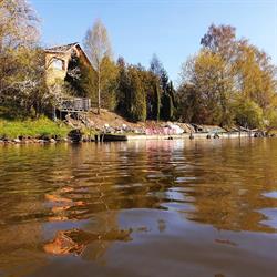 Domki nad rzeką Szkarpawa