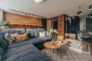 salon i kuchnia w apartamencie na parterze - Zakątek dla Duszy