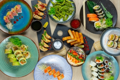 stół z sushi