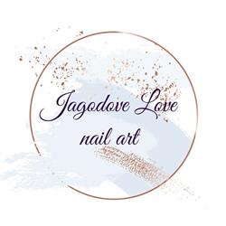 Jagodove Love nail art